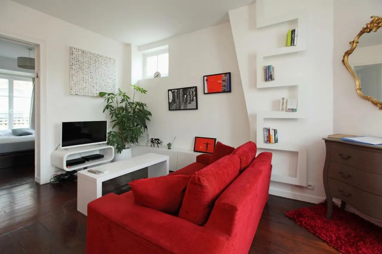 דירה Artistic & Authentic Parisian Flat פריז