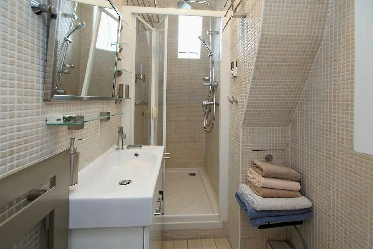 דירה Artistic & Authentic Parisian Flat