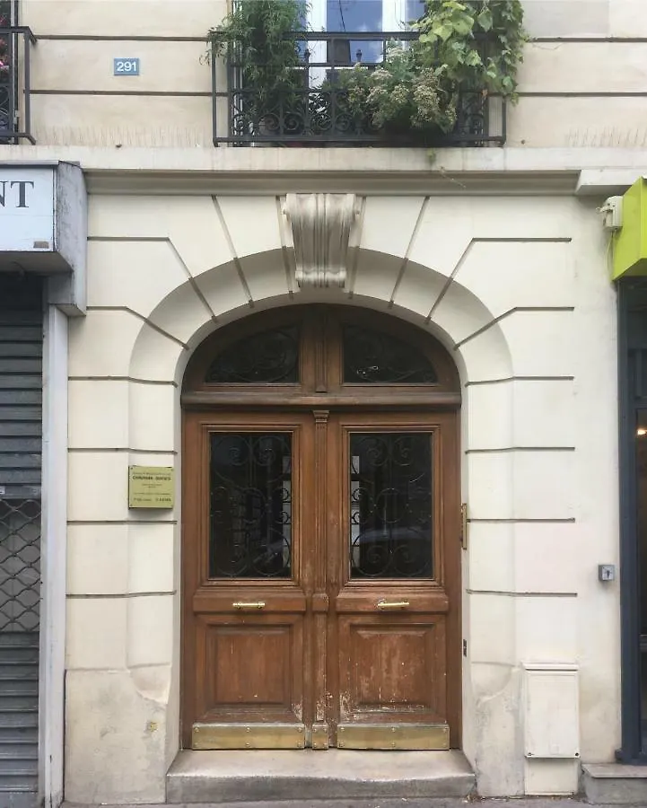 דירה Artistic & Authentic Parisian Flat פריז